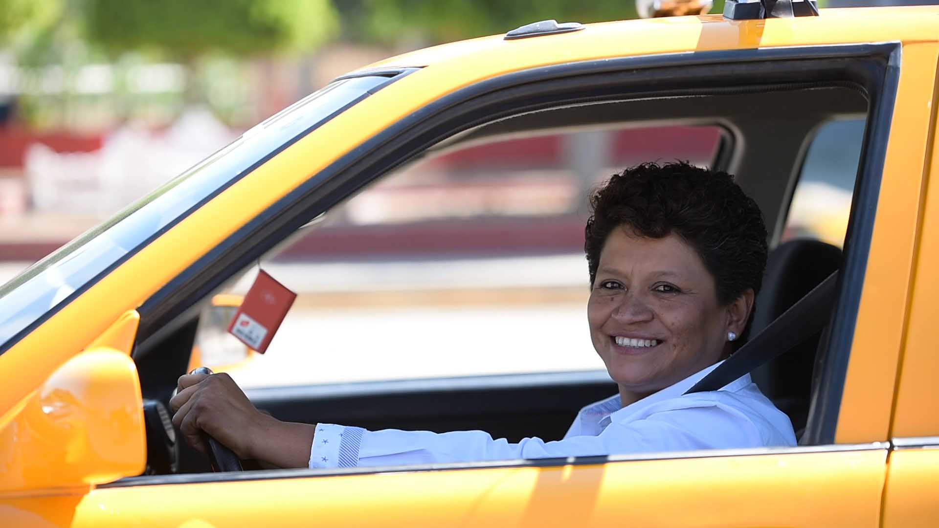 Ser taxista es un orgullo: Lolita Ríos
